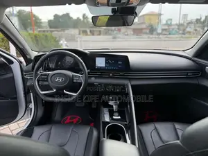 Hyundai Elantra 2023 White