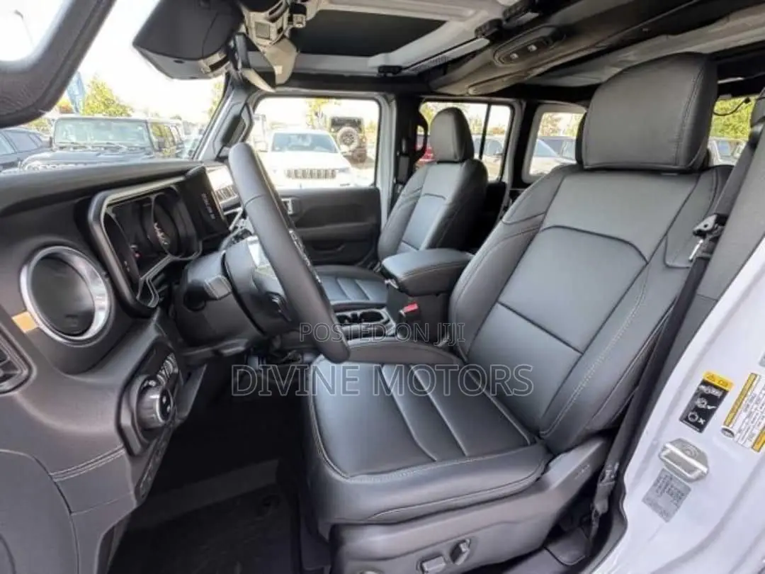 Jeep Wrangler Sahara 4 Door 4x4 2024 White