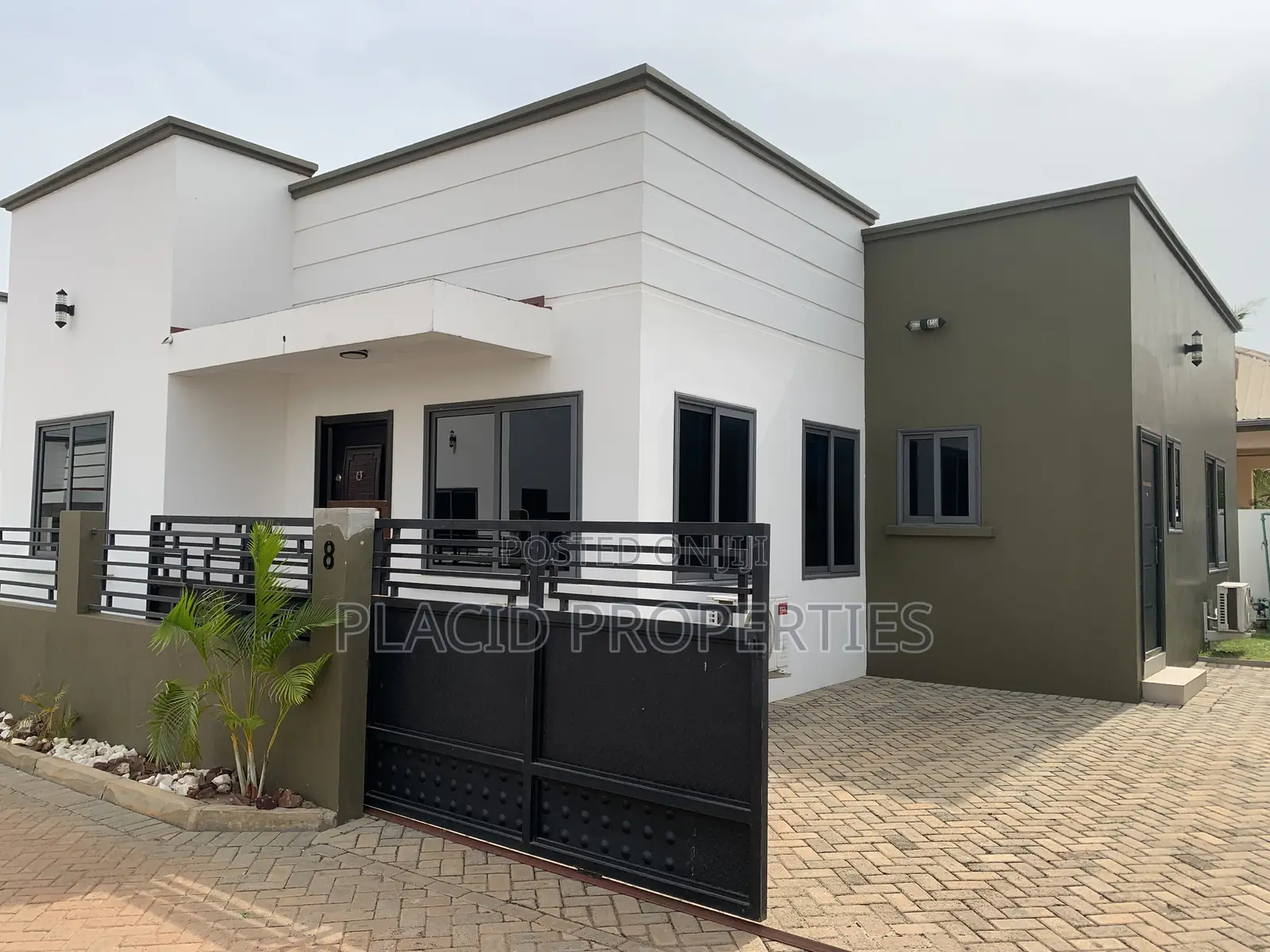 3bdrm House in Adenta ,Accra for sale