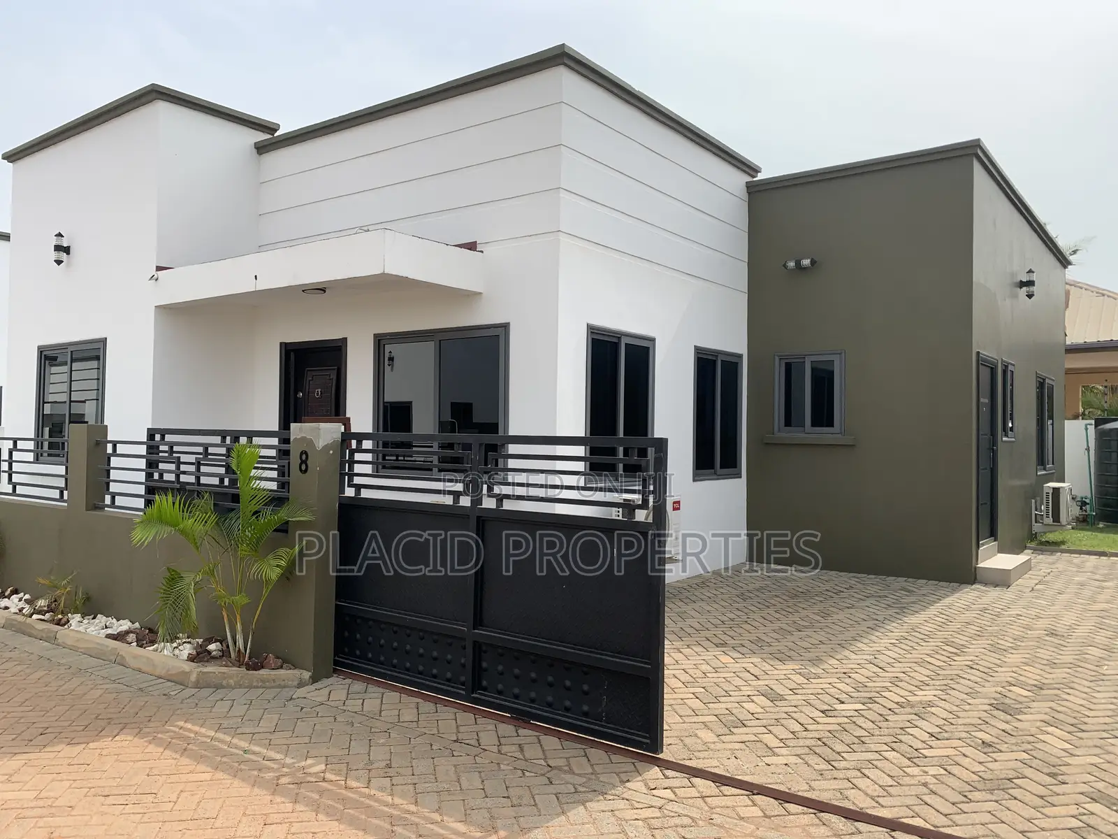 3bdrm House in Adenta ,Accra for sale