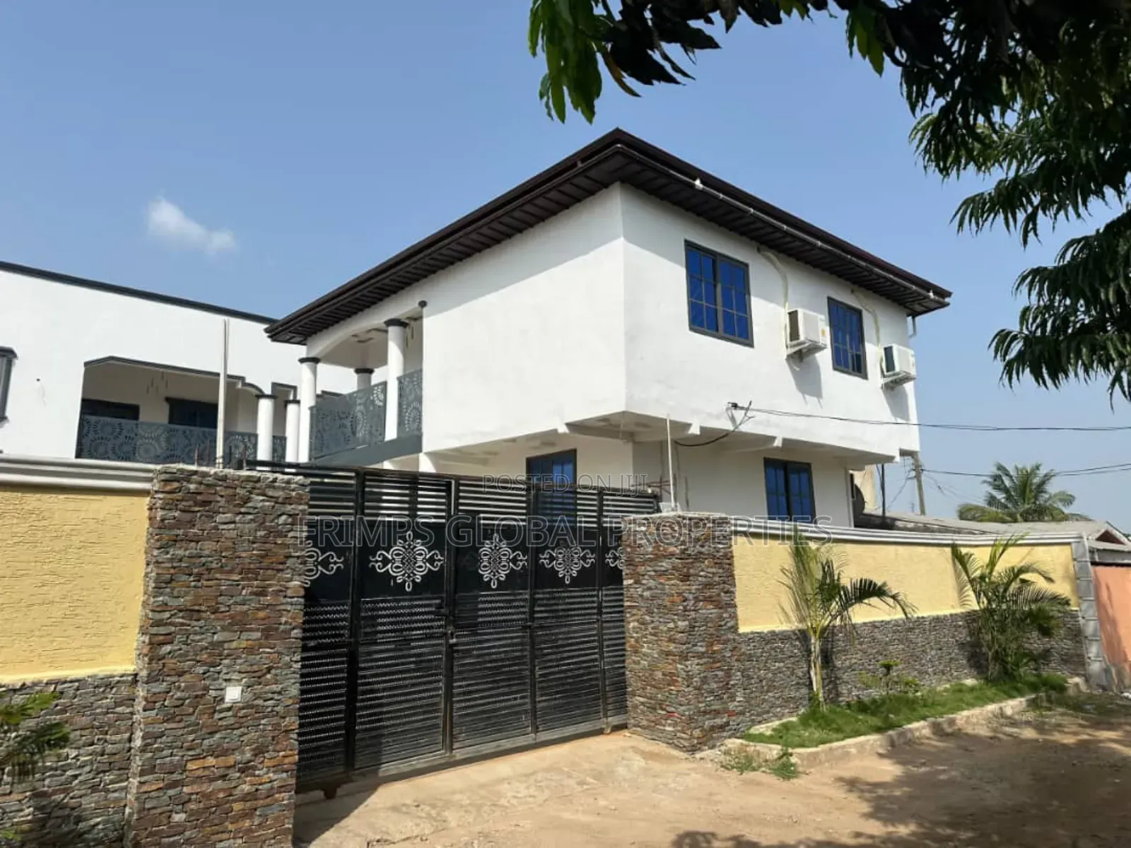 9bdrm House in Adade for sale