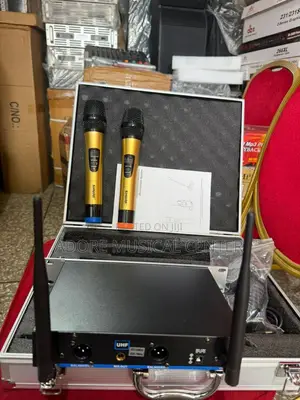 Shure U-3900 Wireless Microphone 2in1