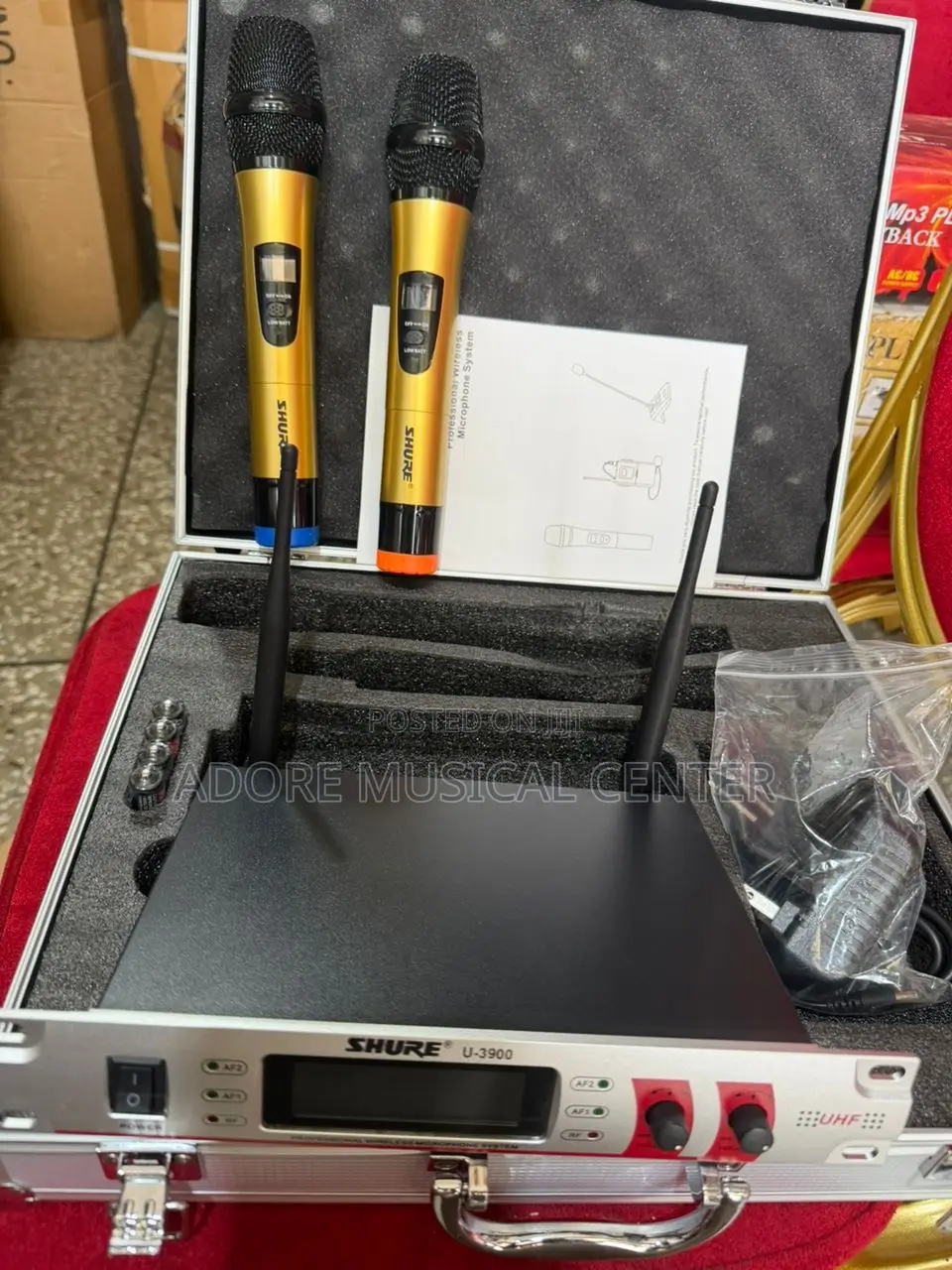 Shure U-3900 Wireless Microphone 2in1