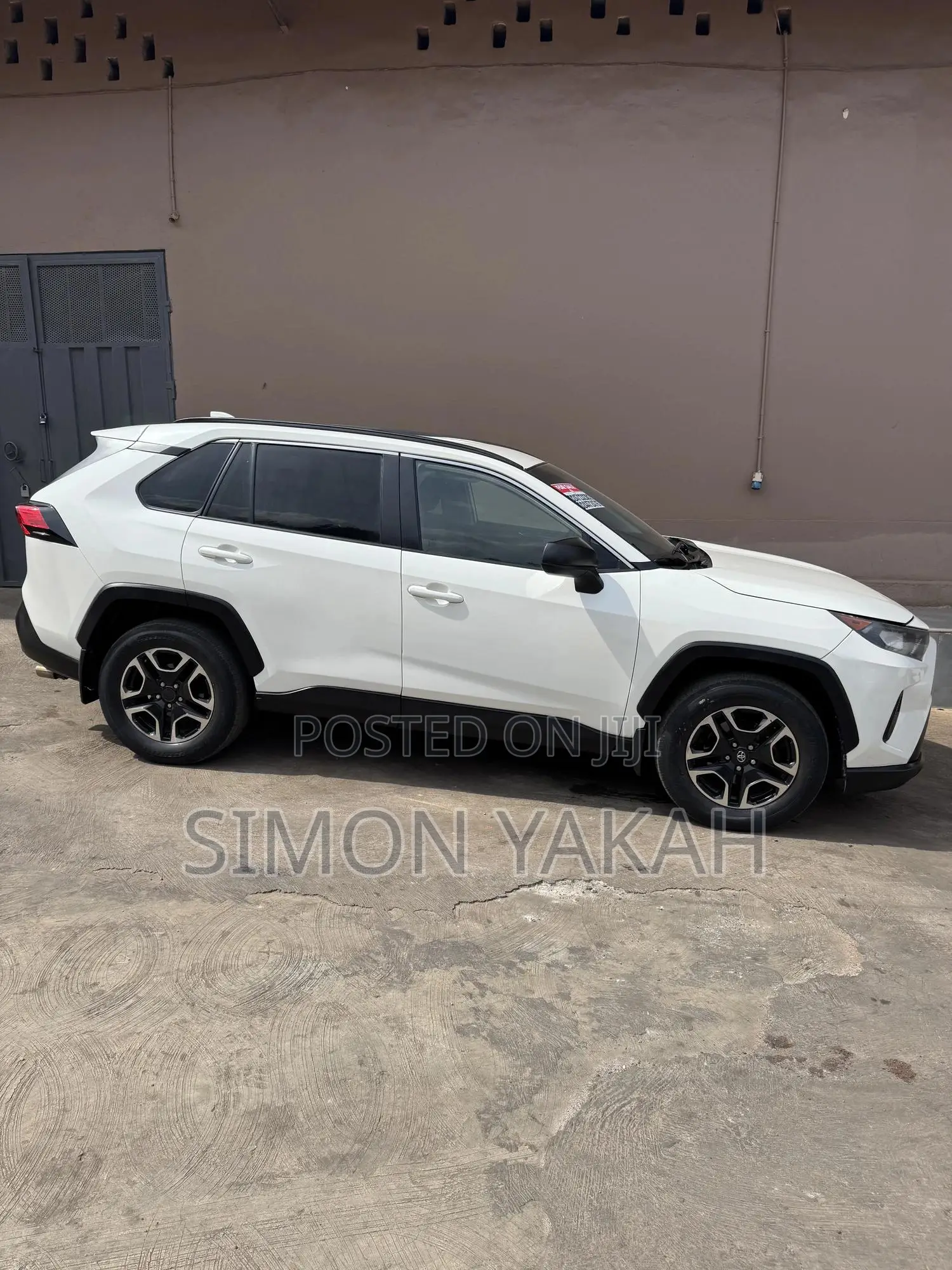 Toyota RAV4 LE AWD 2019 White