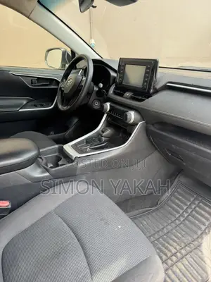 Toyota RAV4 LE AWD 2019 White