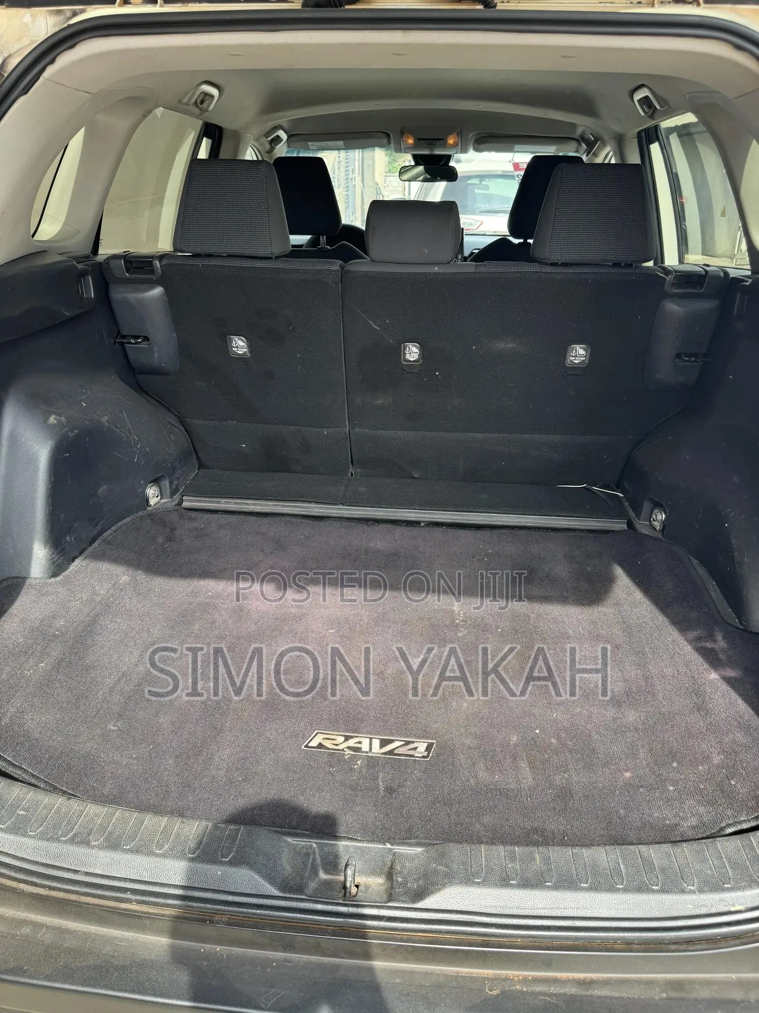 Toyota RAV4 LE AWD 2019 White