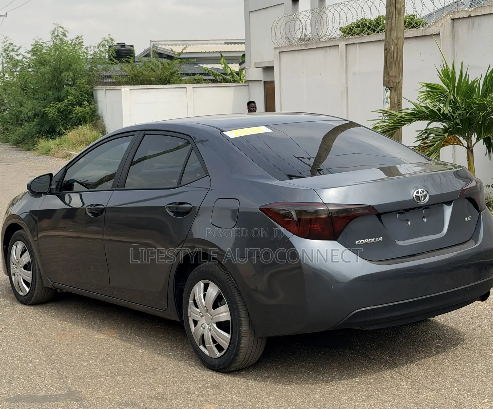 Toyota Corolla LE Eco (1.8L 4cyl 2A) 2019 Gray