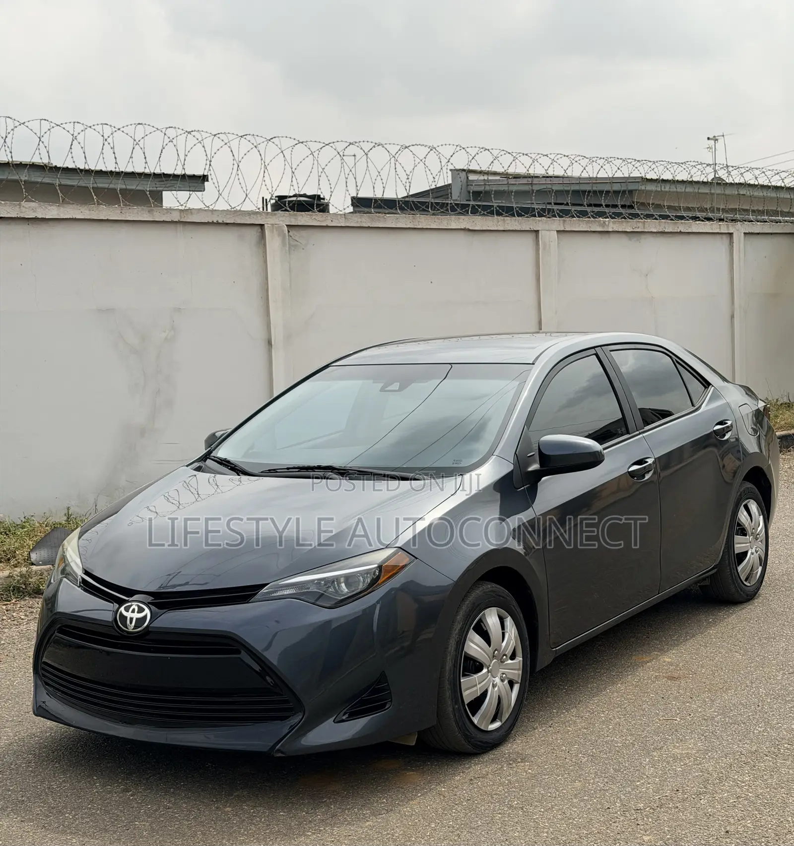 Toyota Corolla LE Eco (1.8L 4cyl 2A) 2019 Gray