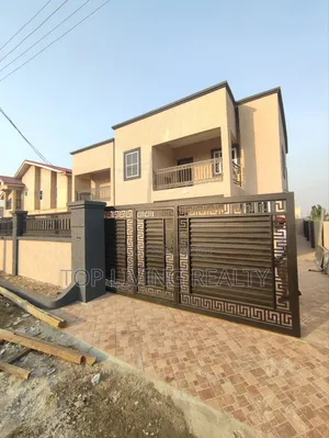 2bdrm Block of Flats in Nanakrom, School Junction for sale