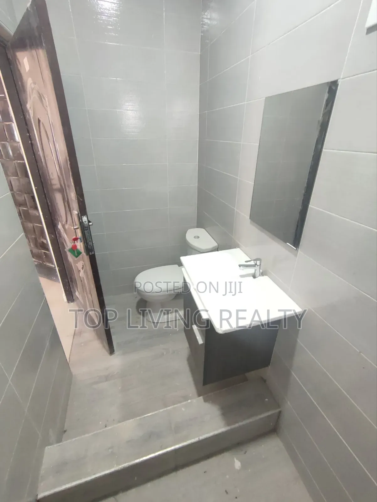 2bdrm Block of Flats in Nanakrom, School Junction for sale