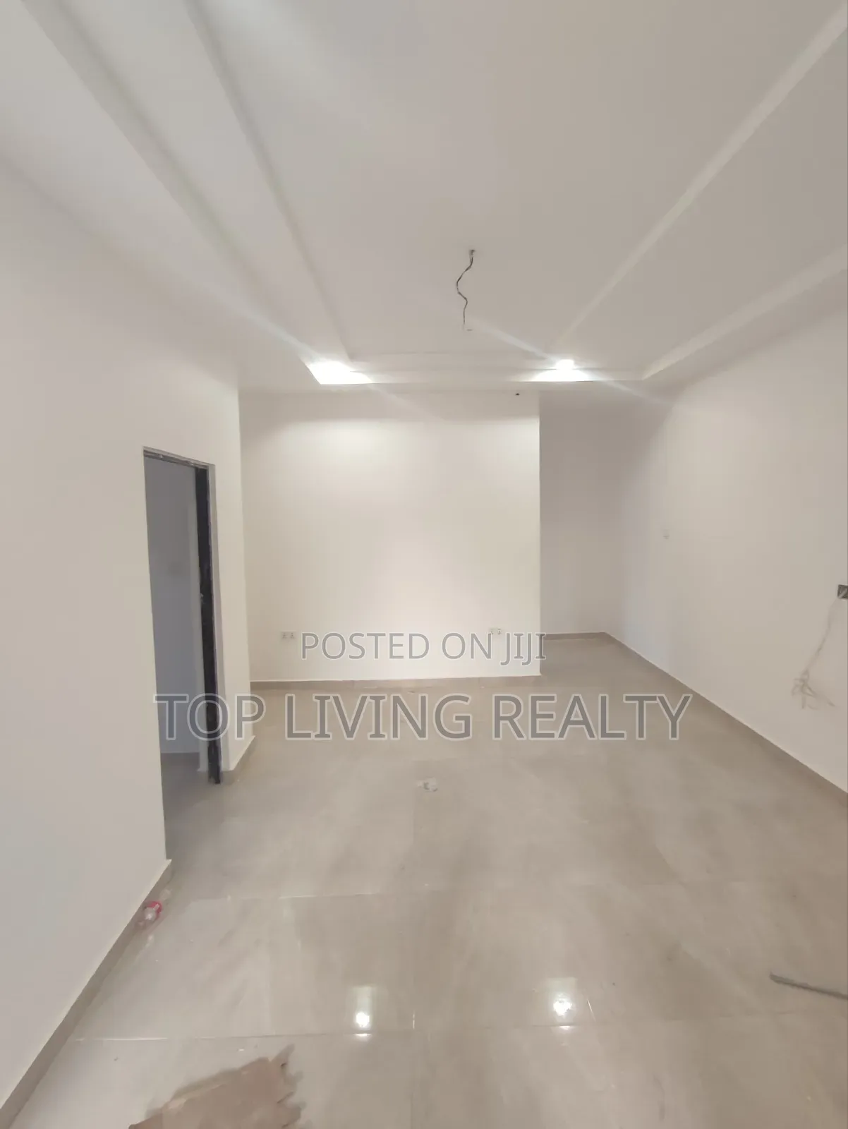 2bdrm Block of Flats in Nanakrom, School Junction for sale