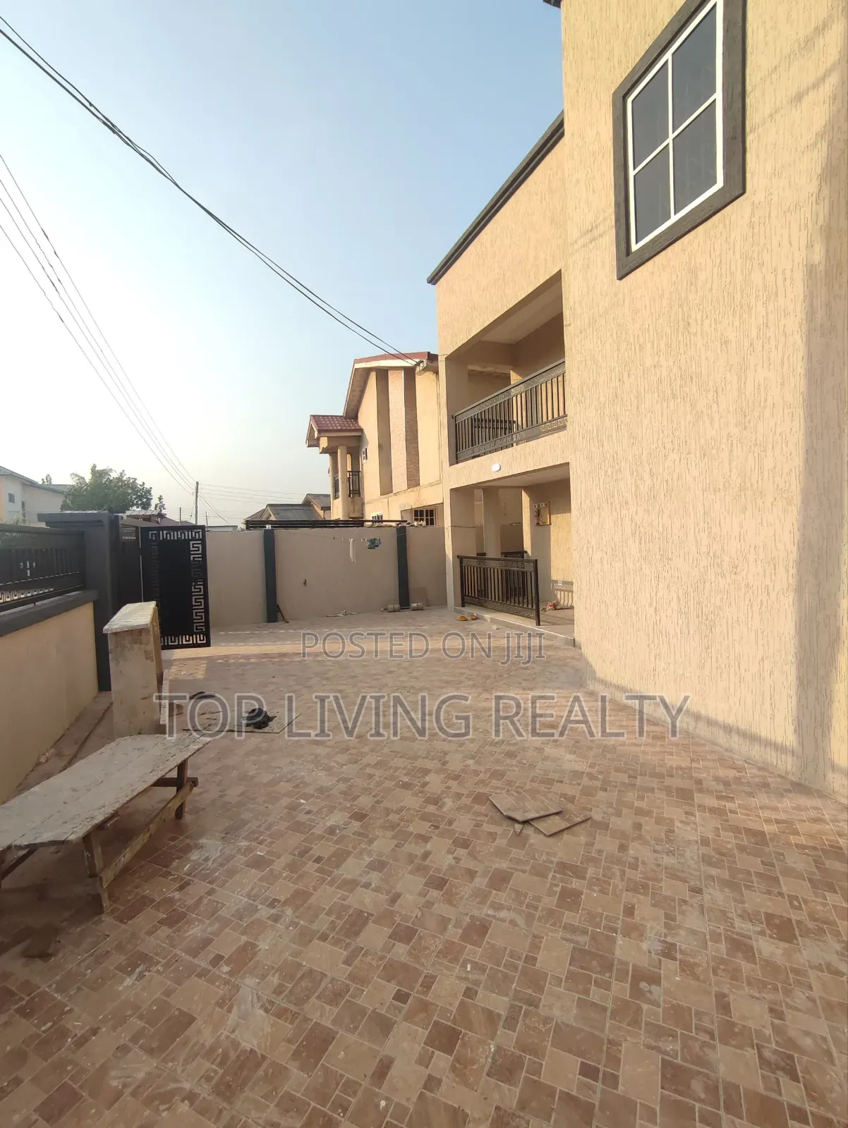 2bdrm Block of Flats in Nanakrom, School Junction for sale