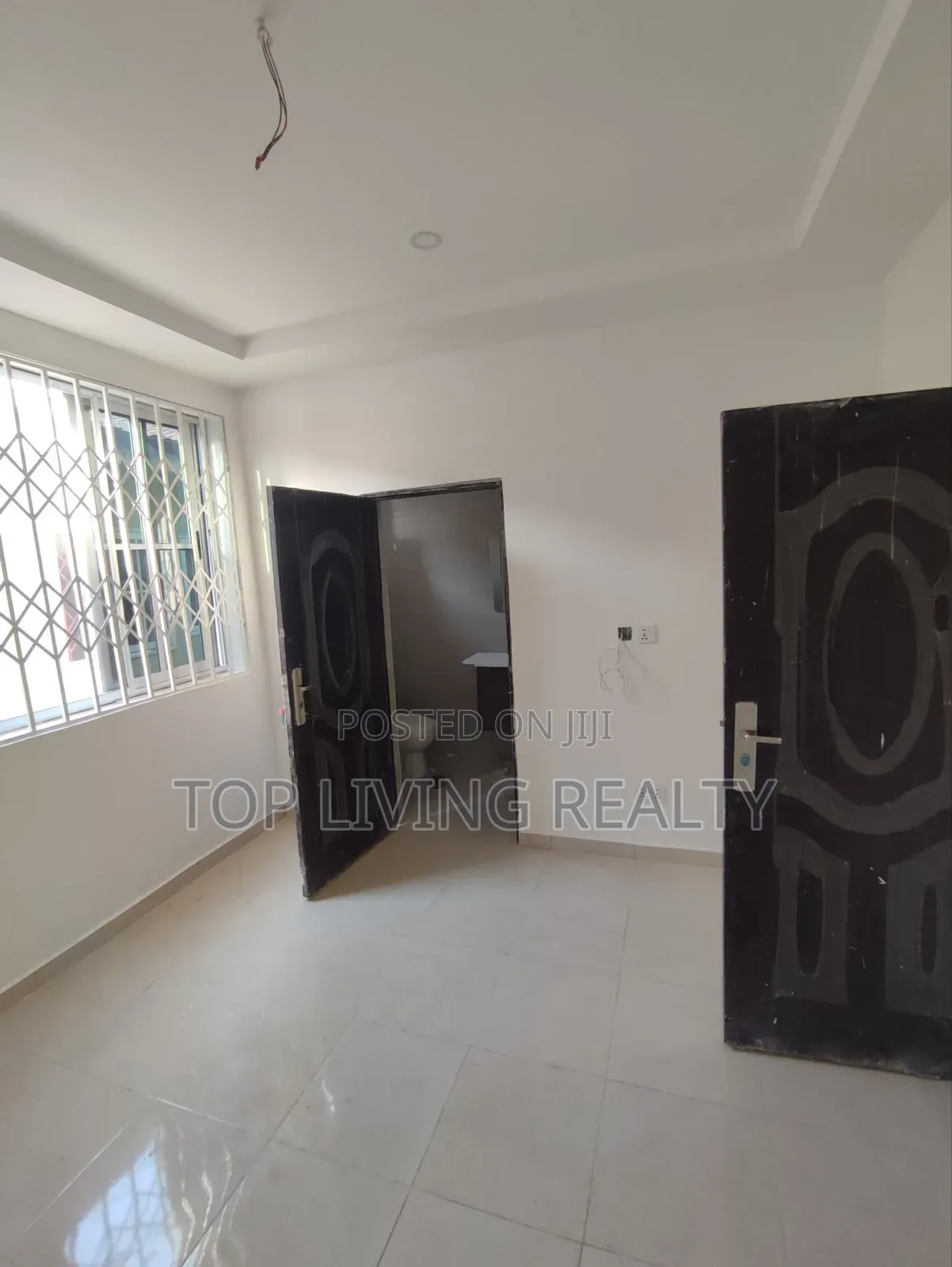 2bdrm Block of Flats in Nanakrom, School Junction for sale