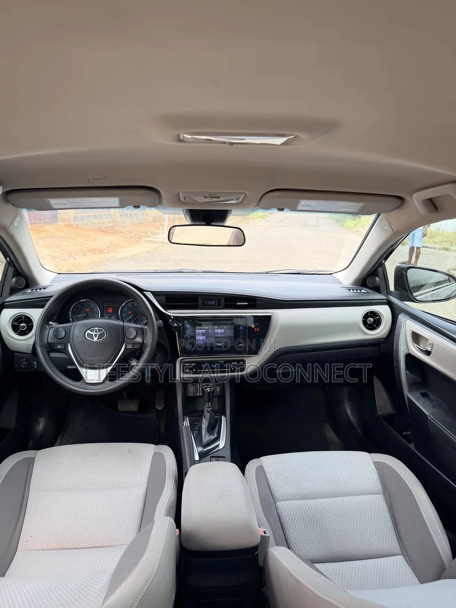 Toyota Corolla LE Eco (1.8L 4cyl 2A) 2019 Gray