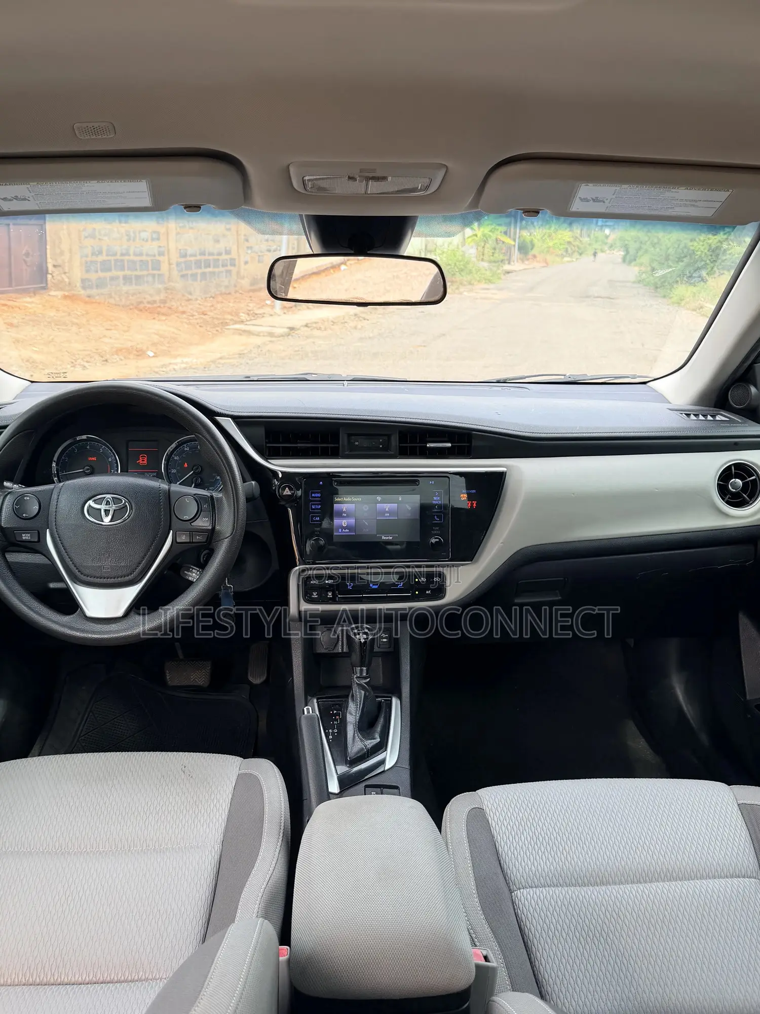 Toyota Corolla LE Eco (1.8L 4cyl 2A) 2019 Gray