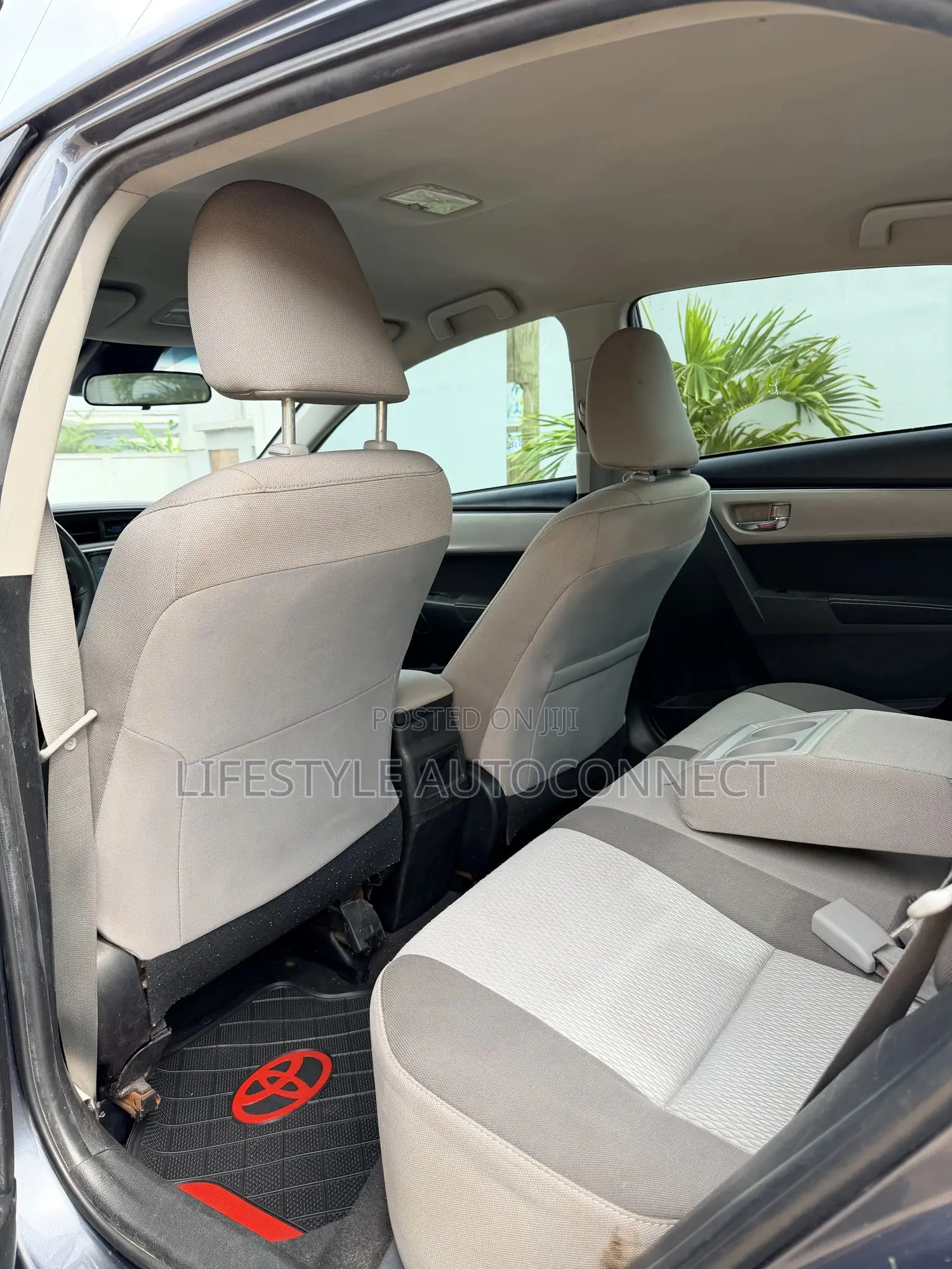 Toyota Corolla LE Eco (1.8L 4cyl 2A) 2019 Gray