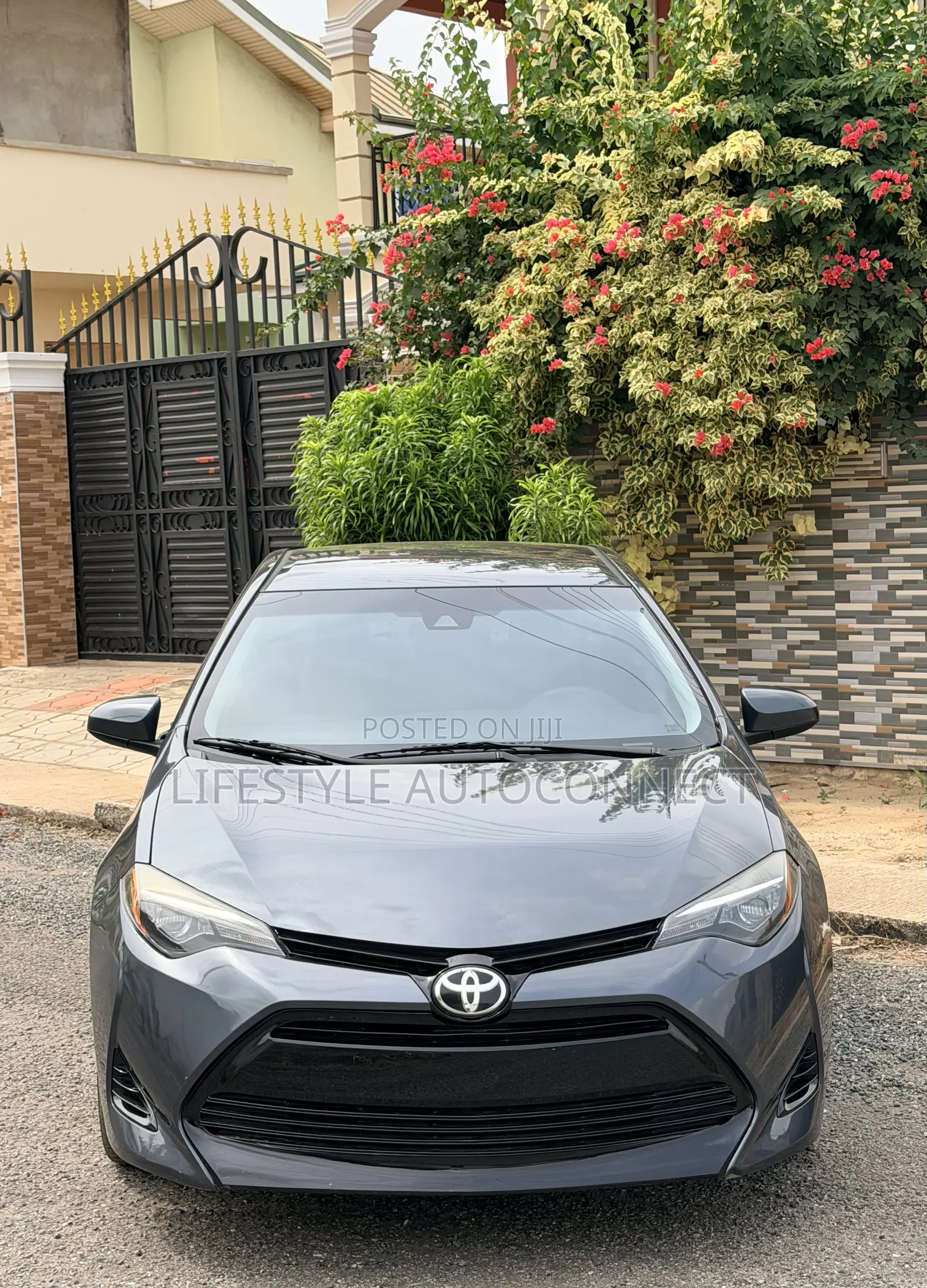 Toyota Corolla LE Eco (1.8L 4cyl 2A) 2019 Gray
