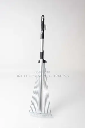 Adjustable Leaf Rake (15-Teeth)