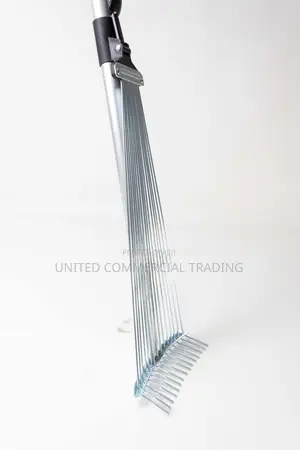 Adjustable Leaf Rake (15-Teeth)