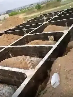 Land With Substructure