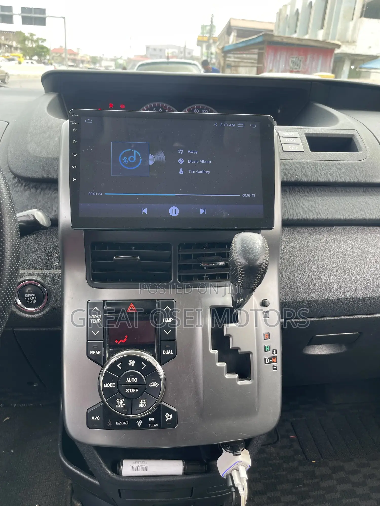 Android Car Tape For Voxy ( With Free Reverse Camera )