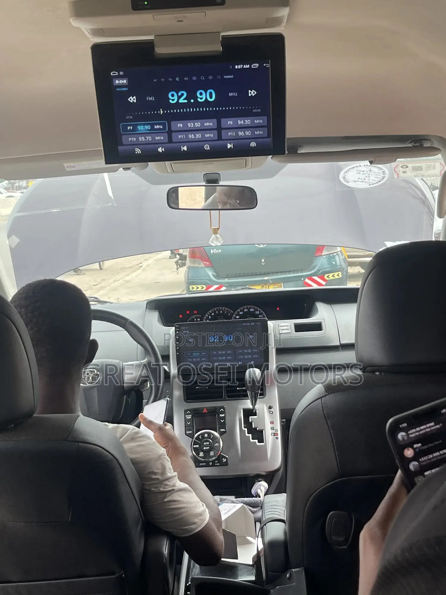 Android Car Tape For Voxy ( With Free Reverse Camera )