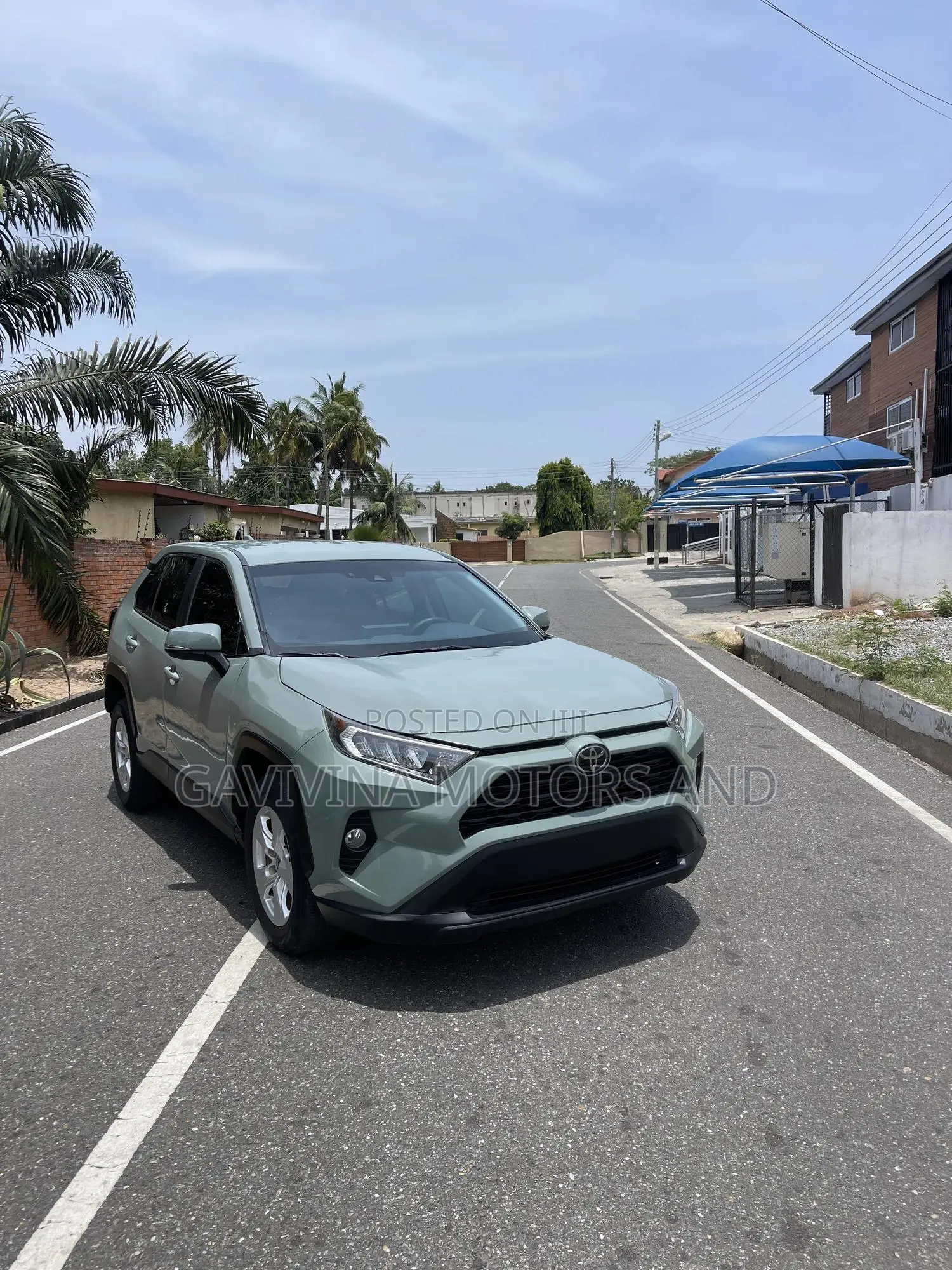 Toyota RAV4 XLE 2021 Gray