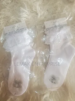 Girls White Lace Socks. 7- 9 Years