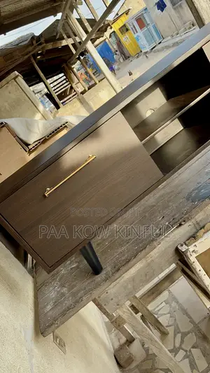 Tv Stand/Cabinet (5ft)