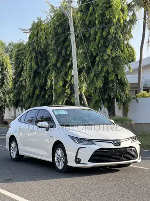 Toyota Corolla Hybrid SE 2023 White