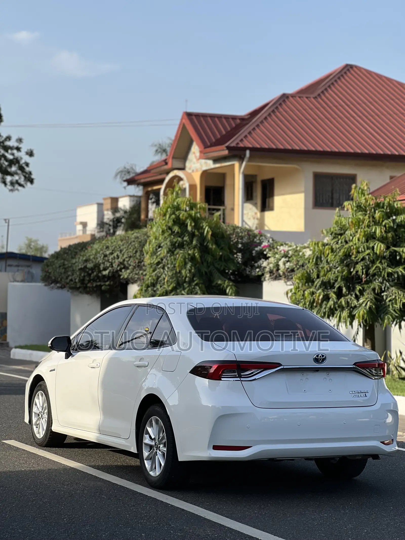Toyota Corolla Hybrid SE 2023 White