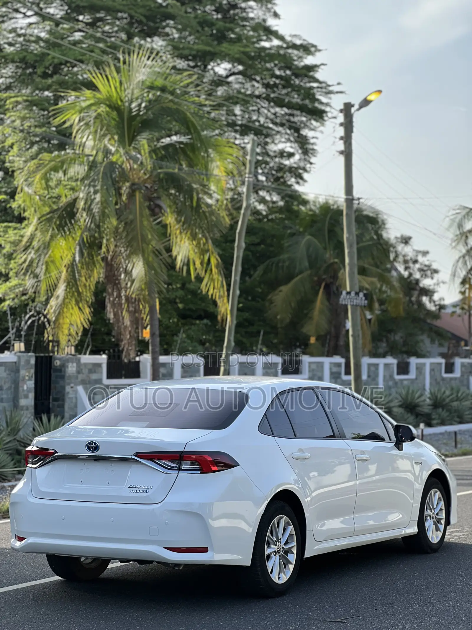Toyota Corolla Hybrid SE 2023 White