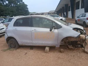 Toyota Vitz 2010 Silver