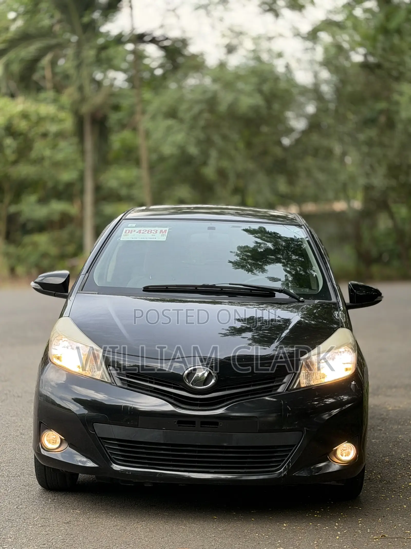 Toyota Vitz 1.3 FWD 5dr 2013 Black