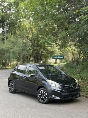 Toyota Vitz 1.3 FWD 5dr 2013 Black