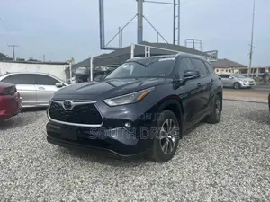 Toyota Highlander XLE 2022 Blue