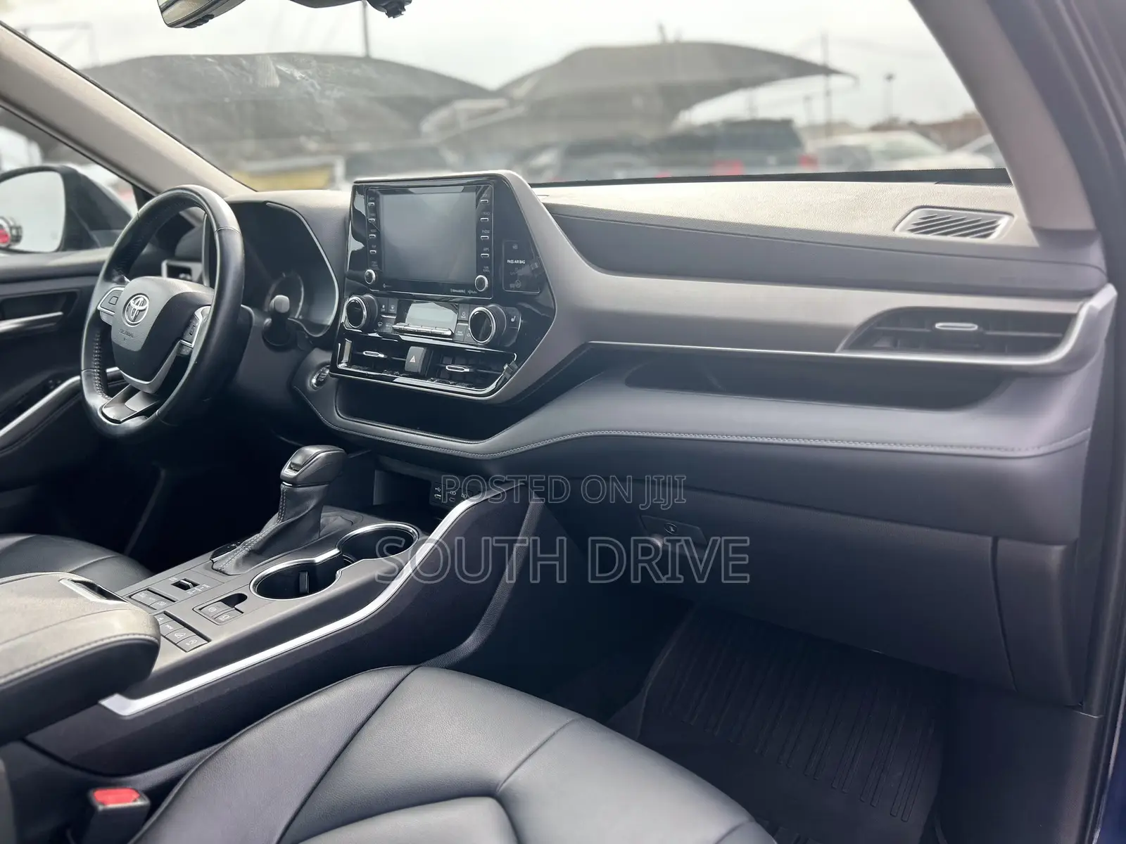 Toyota Highlander XLE 2022 Blue