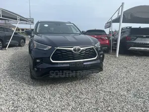 Toyota Highlander XLE 2022 Blue
