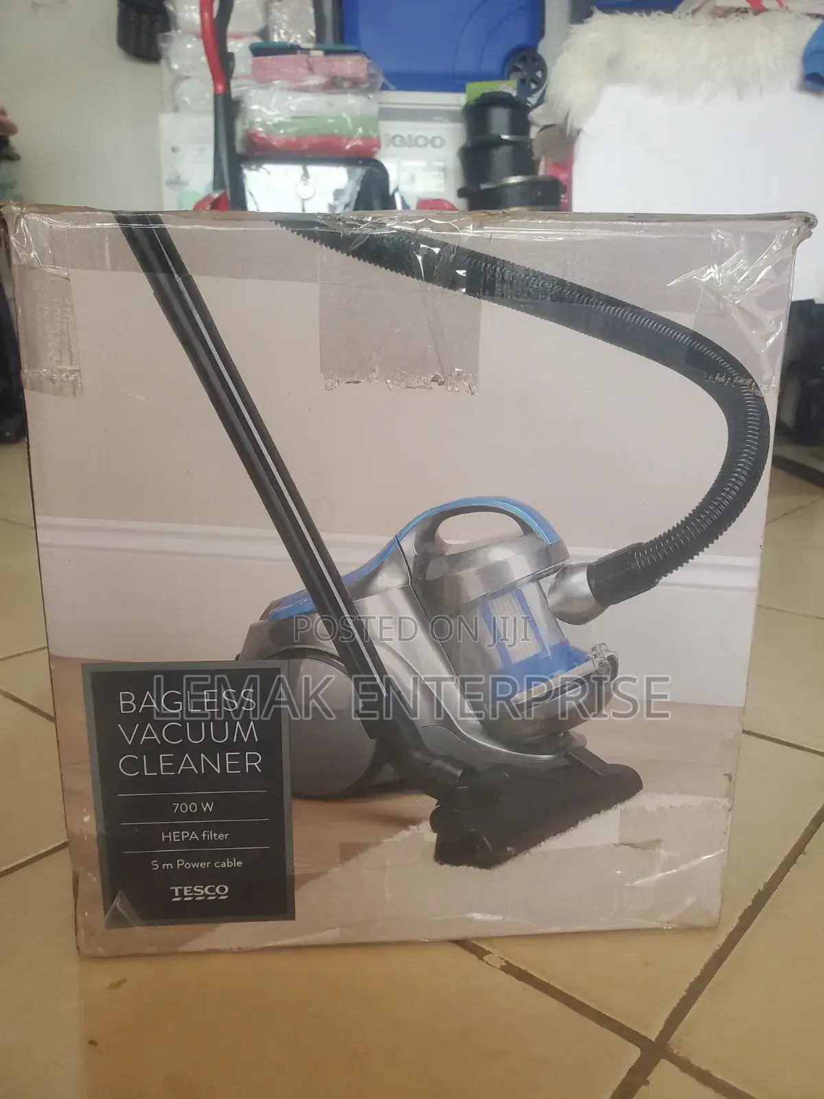 Tesco Vcbl17 Bagless Cylinder Vacuum Cleaner 700w