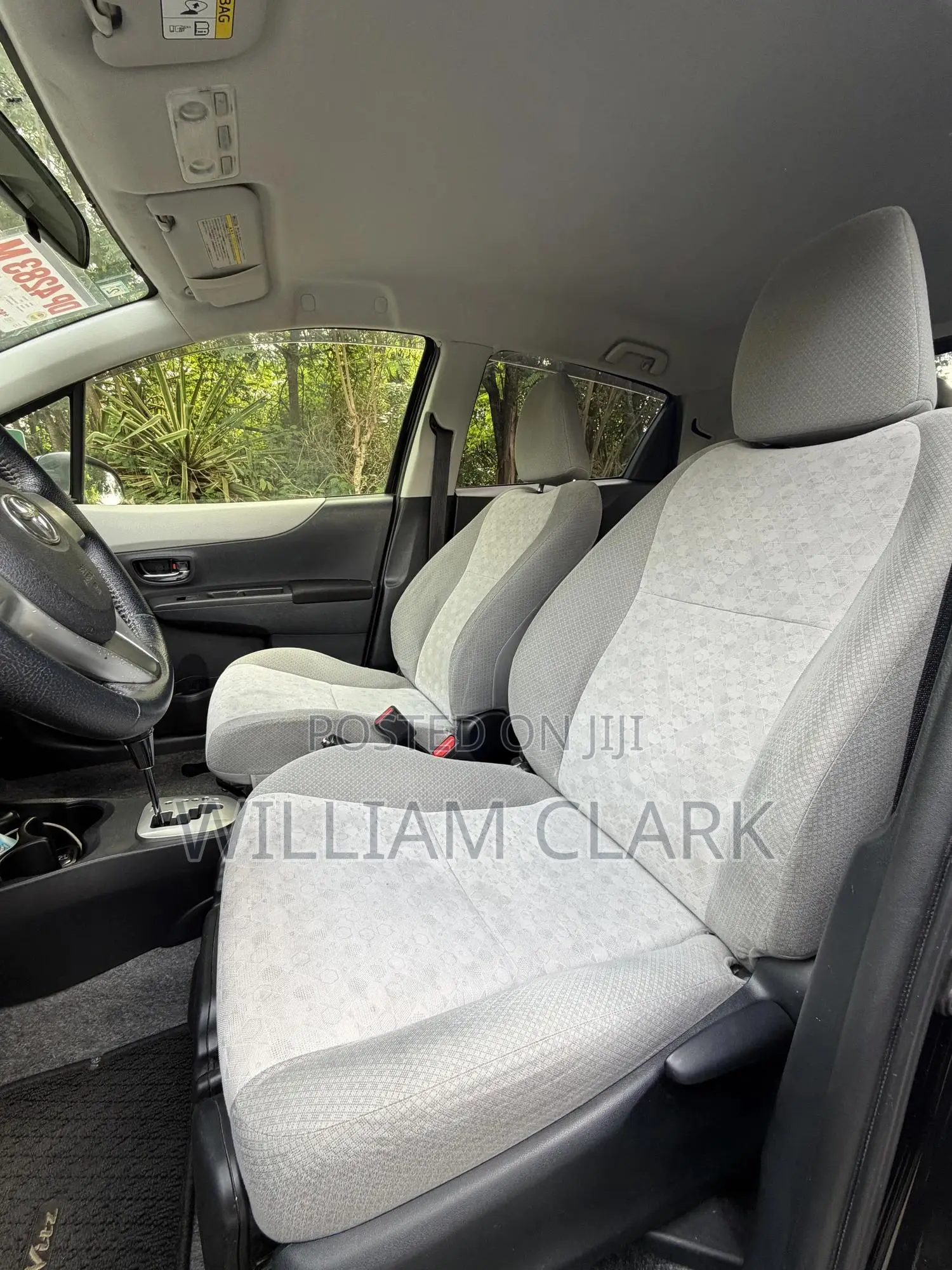 Toyota Vitz 1.3 FWD 5dr 2013 Black