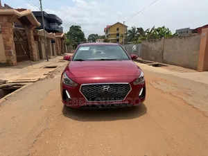 Hyundai Elantra 2017 Red