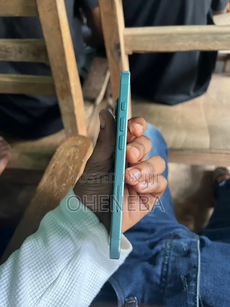 New Apple iPhone 16 128 GB Green