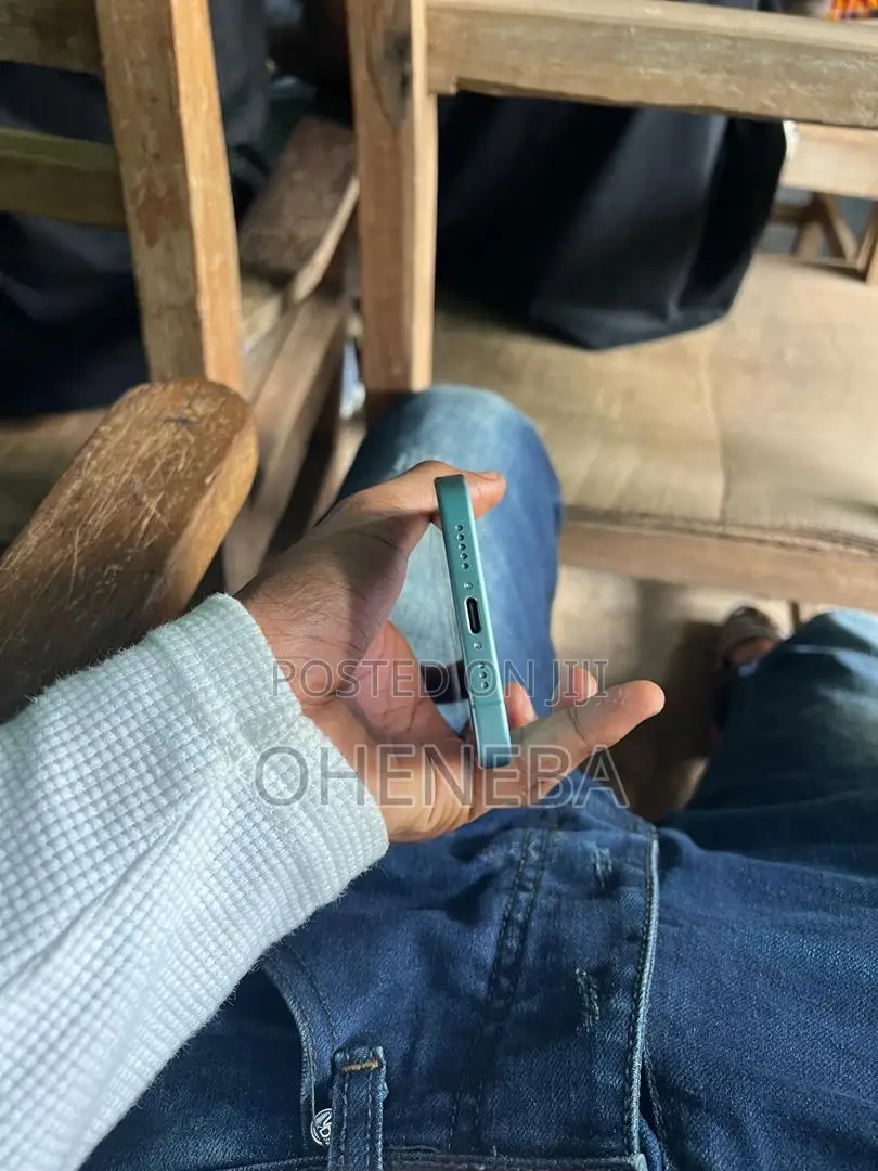 New Apple iPhone 16 128 GB Green