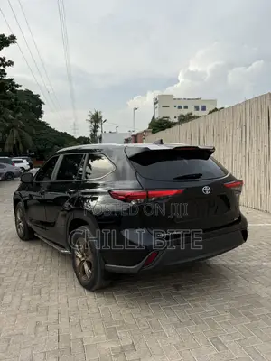 Toyota Highlander XLE FWD 2023 Black