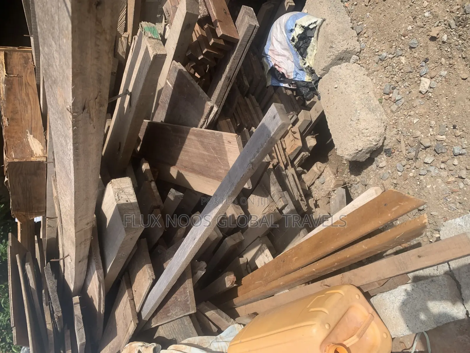 Bulk of Used Red Wood for Sale