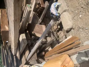 Bulk of Used Red Wood for Sale