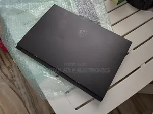 Laptop MSI GS66 Stealth 10UE 32GB Intel Core i7 SSD 512GB