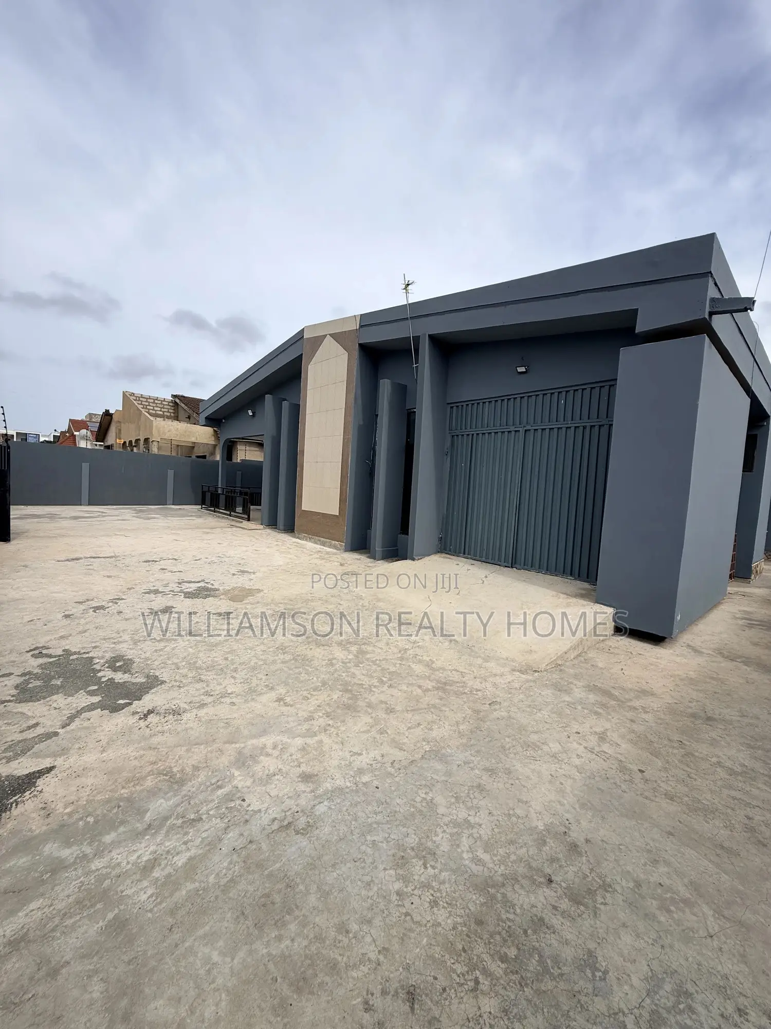 5bdrm House in Community 18 Area, Spintex for rent