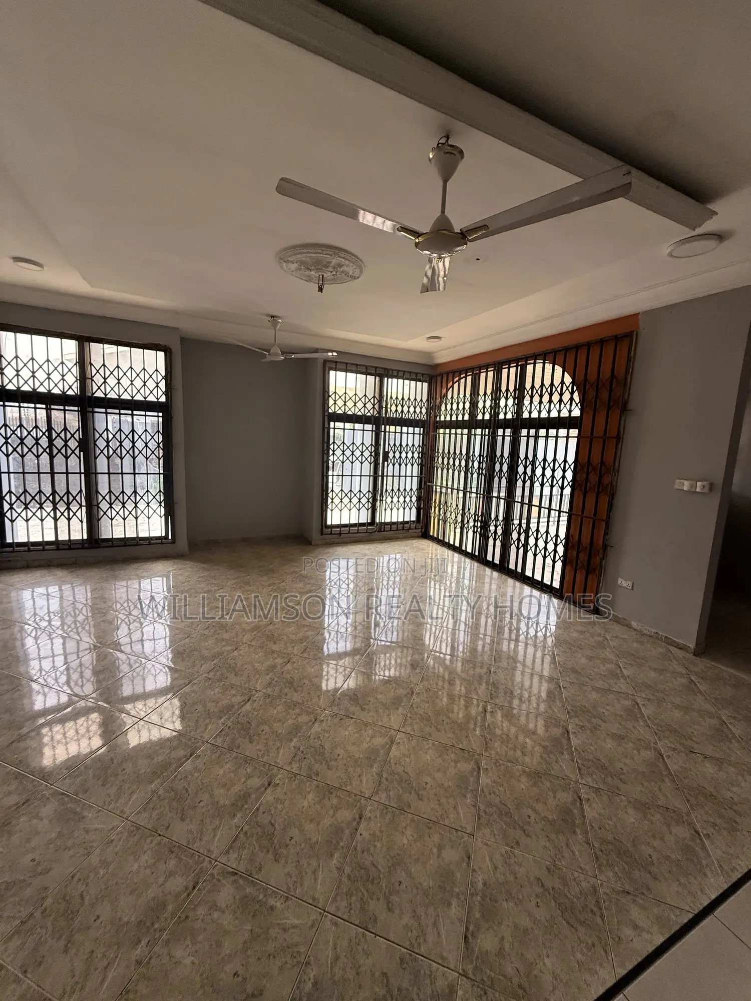 5bdrm House in Community 18 Area, Spintex for rent