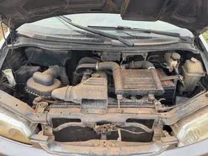 Hyundai H1 2002 Green